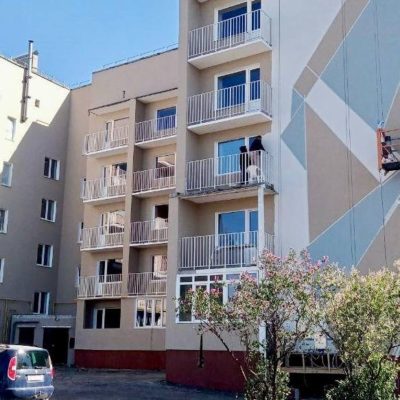 Сочинские строители уже передали жителям Донецкой Народной Республики 44 восстановленных дома, ещё в 10 люди заселятся в ближайшее время. 